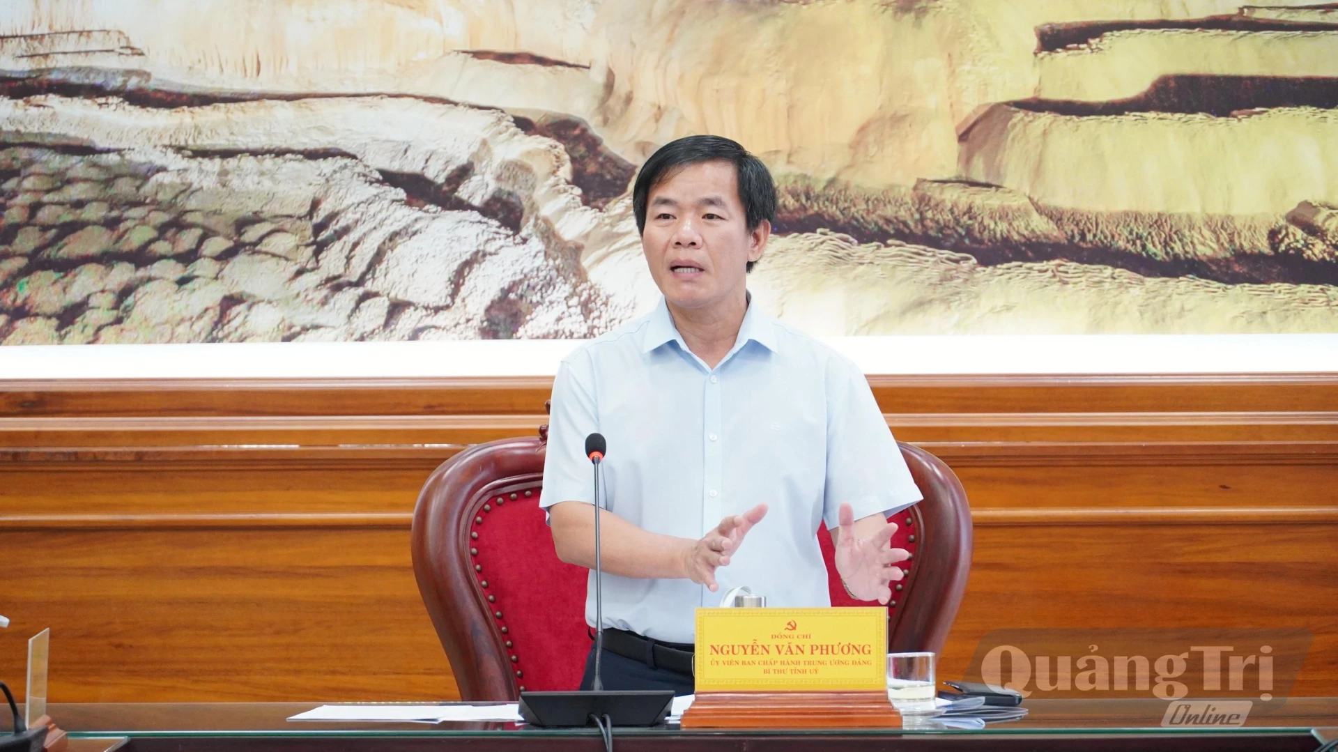 Đồng chí Nguyễn Văn Phương, Bí thư Tỉnh ủy yêu cầu các ban, ngành liên quan xử lý dứt điểm đối với dự án chậm tiến độ - Ảnh: Q.V