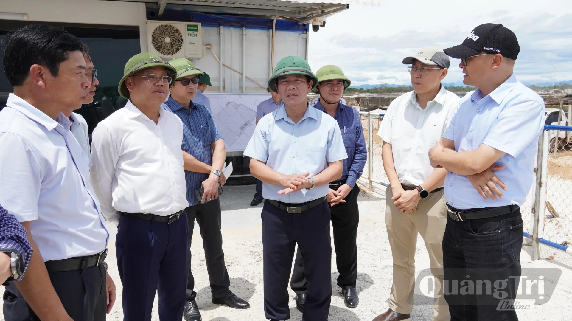 Đồng chí Nguyễn Văn Phương, Bí thư Tỉnh ủy đề nghị UBND tỉnh và các sơ, ngành liên quan tích cực phối hợp, xử lý kịp thời những khó khăn, vướng mắc của chủ đầu tư - Ảnh: Q.V