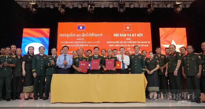 Hội CCB tỉnh và Hiệp hội CCB các tỉnh Khăm Muồn, Sạ-vẳn-na-khệt: Hội đàm và ký kết biên bản phối hợp