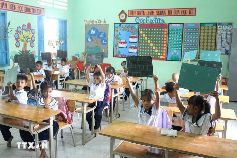 Các lớp tăng cường tiếng Việt ở Lâm Đồng giúp trẻ làm quen với tiếng Việt, nền nếp học tập và kỹ năng giao tiếp trước khi vào lớp 1. (Ảnh: Hồng Hiếu/TTXVN)