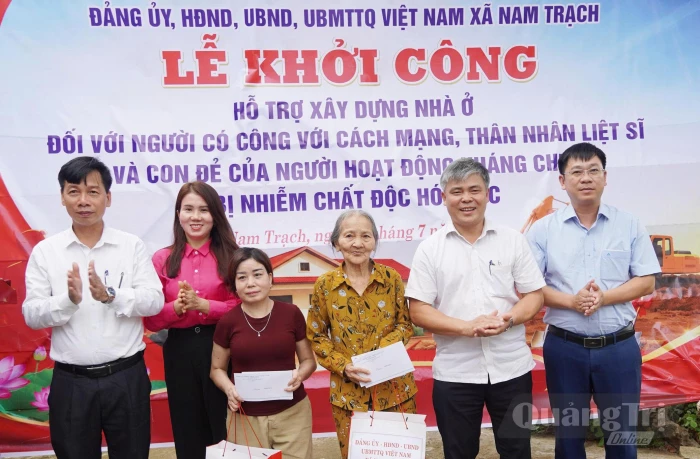 Cầu nối giữa cấp ủy, chính quyền với Nhân dân