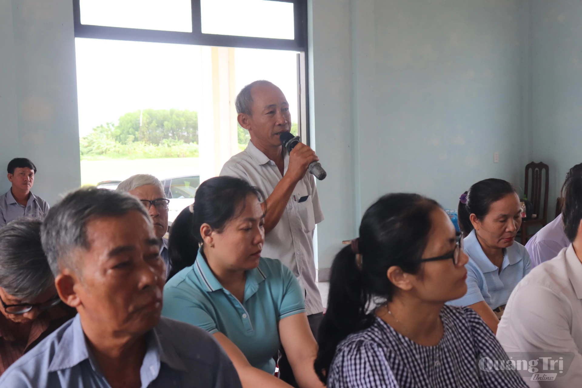 Cử tri xã Triệu Phong mong muốn địa phương đầu tư nâng cấp hệ thống tưới tiêu - Ảnh: T.P
