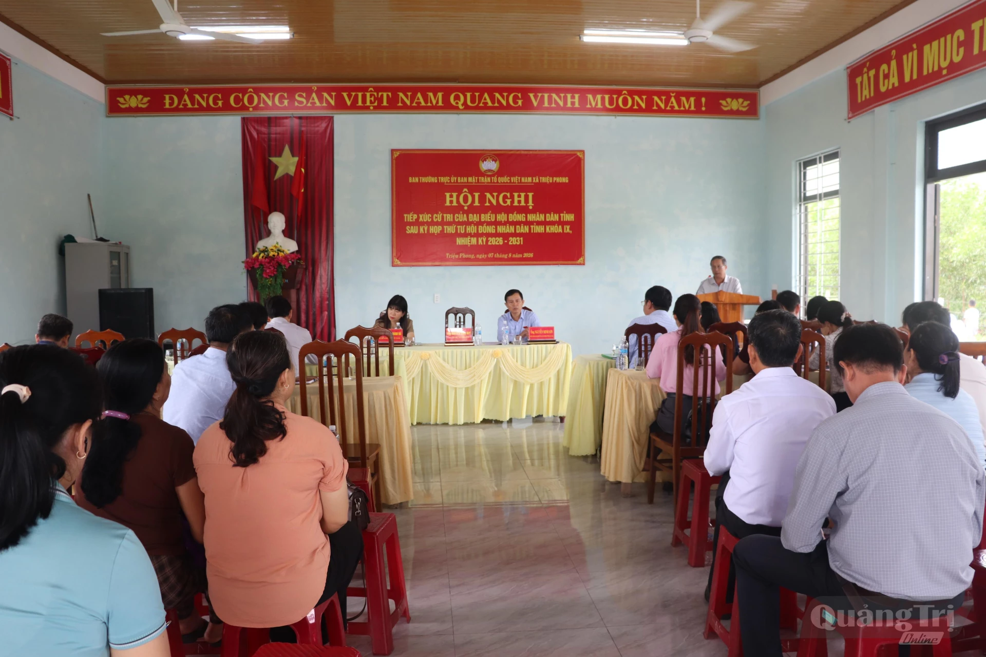 Đồng chí Nguyễn Trần Huy, TUV, Phó Chủ tịch HĐND tỉnh phát biểu trước cử tri xã Triệu Phong - Ảnh: T.P