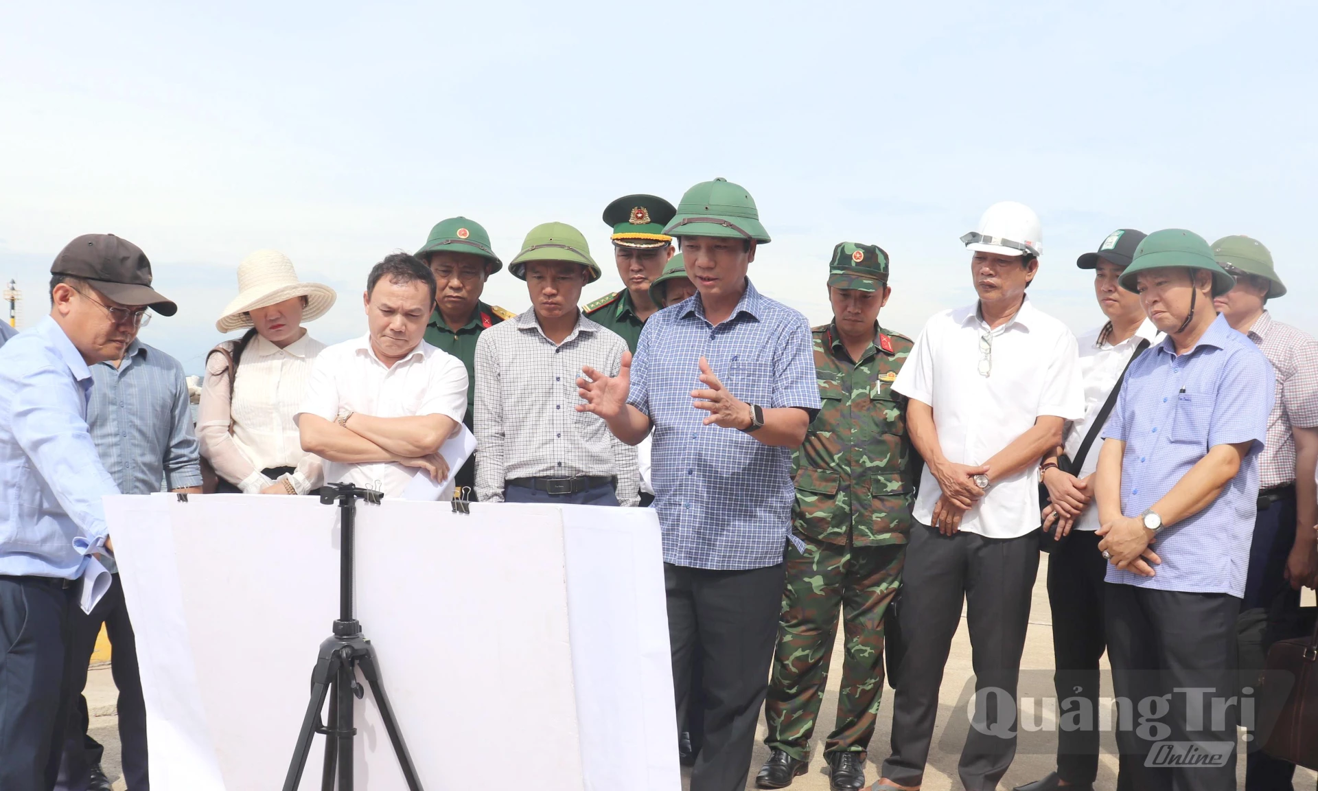Lãnh đạo tỉnh kiểm tra tình hình thực hiện các dự án tại đặc khu Cồn Cỏ