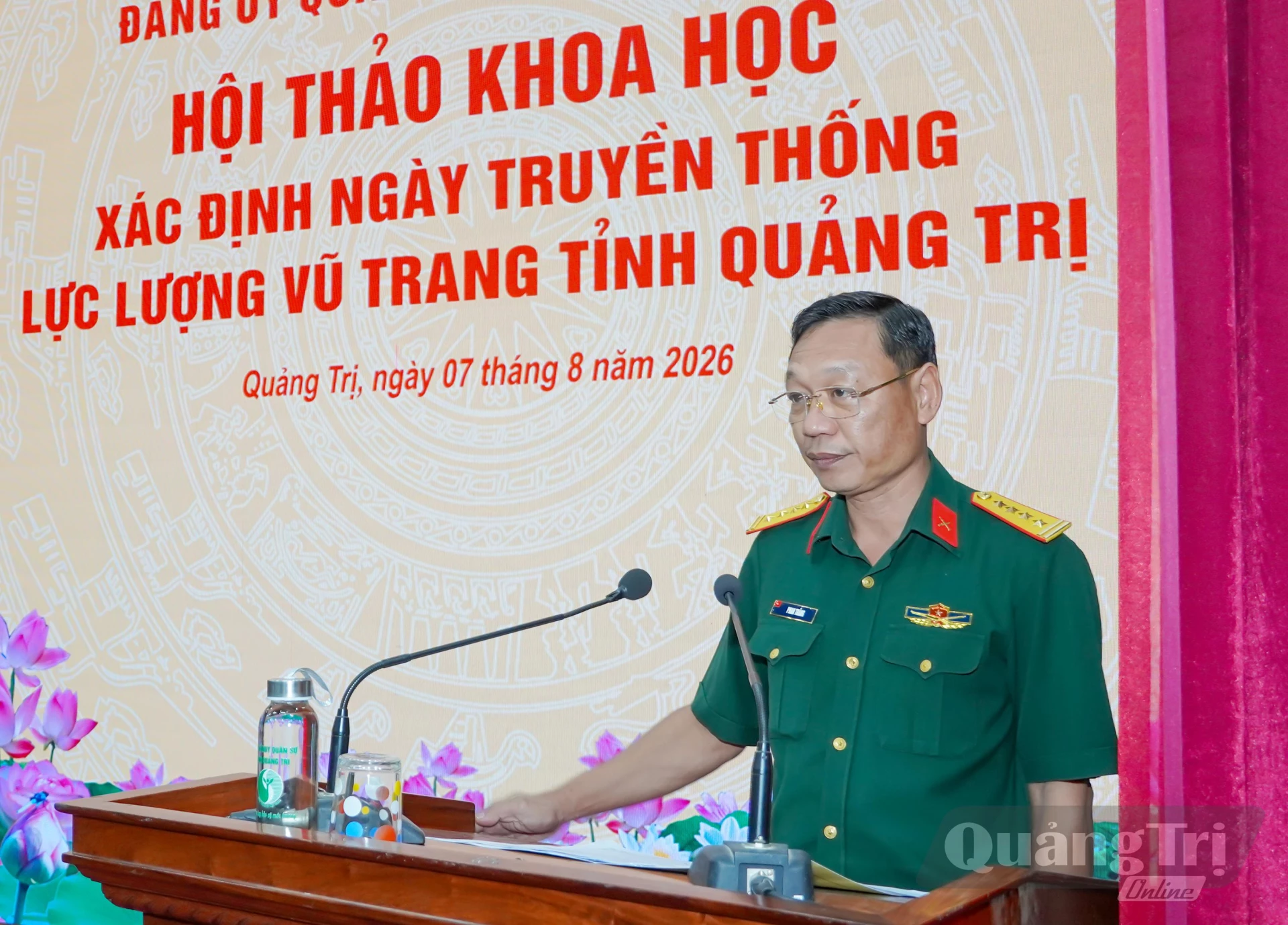 Đồng chí đại tá Phan Thắng, Ủy viên Ban Thường vụ Tỉnh ủy, Chỉ huy trưởng Bộ CHQS tỉnh phát biểu tại hội thảo - Ảnh: N.H


