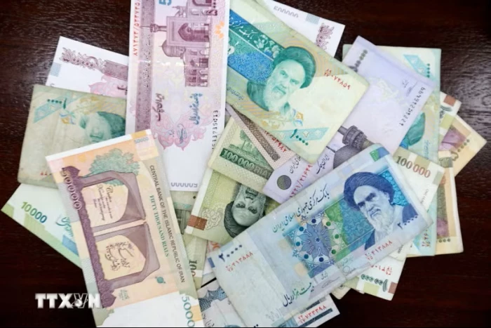 Đồng rial Iran rơi xuống mức thấp kỷ lục, sức ép kinh tế gia tăng