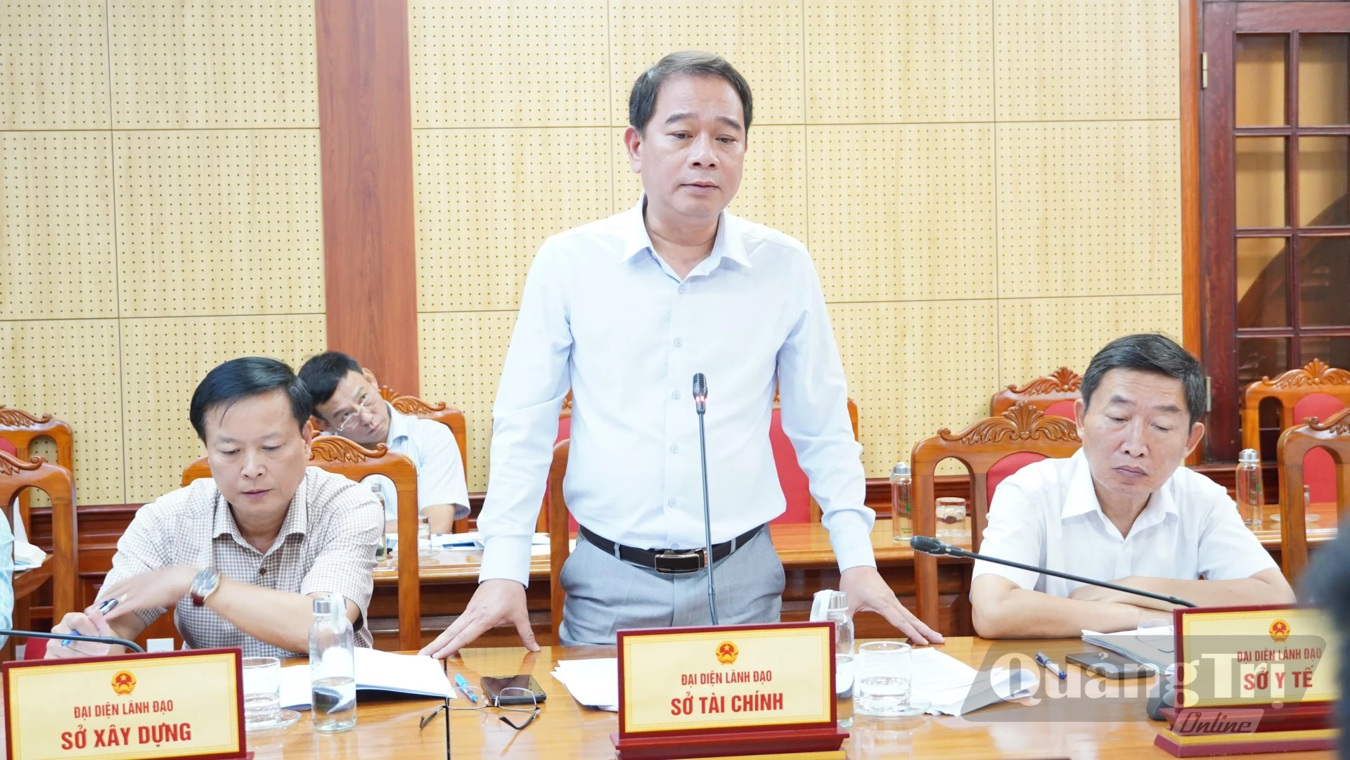 Đại diện các sở, ngành phát biểu tại buổi làm việc - Ảnh: Q.V