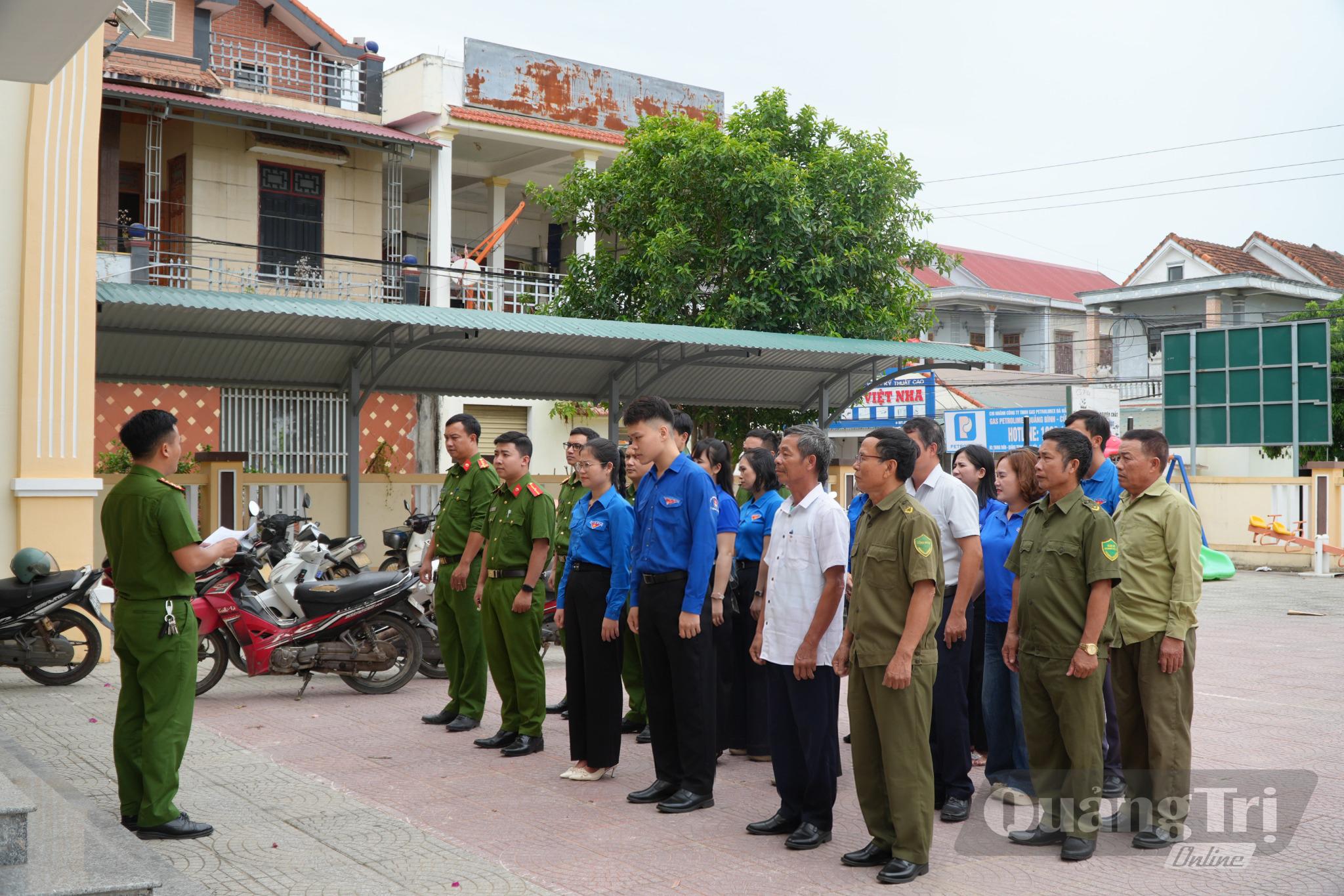 Đội Thanh niên xung kích-Vì Nhân dân phục vụ tham gia các nhiệm vụ vì cộng đồng - Ảnh: M.H