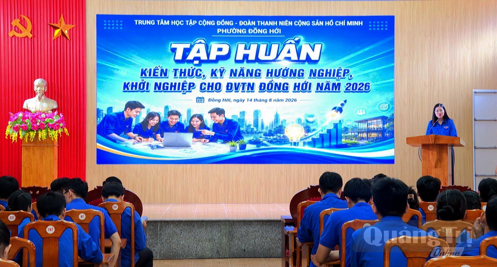Lớp tập huấn trang bị kỹ năng hướng nghiệp, khởi nghiệp cho đoàn viên, thanh niên phường Đồng Hới - Ảnh: P.V.