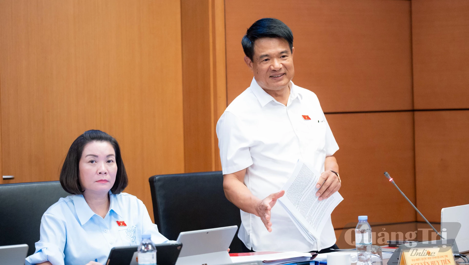 Đồng chí Nguyễn Huy Tiến, Ủy viên Trung ương Đảng, Viện trưởng Viện kiểm sát Nhân dân tối cao thảo luận tại tổ - Ảnh: N.M