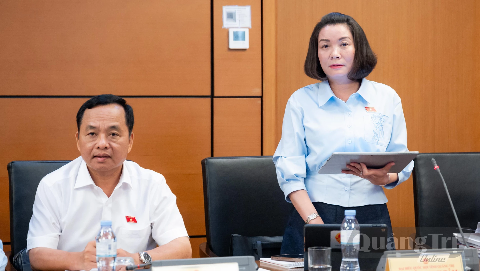 Đồng chí Nguyễn Minh Tâm, Phó Trưởng đoàn chuyên trách Đoàn ĐBQH tỉnh thảo luận tại tổ - Ảnh: N.M