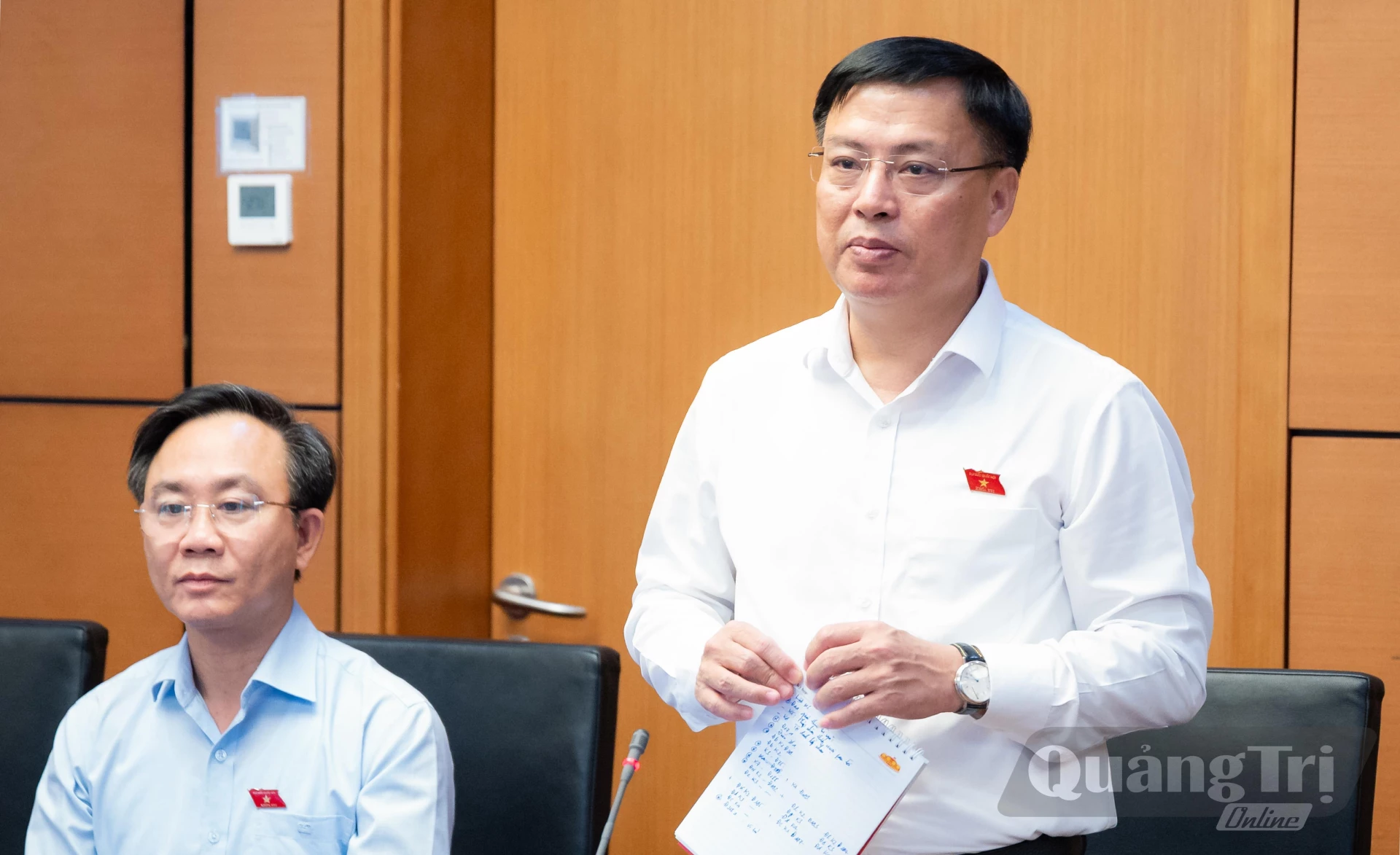 Đồng chí Thiếu tướng Nguyễn Thanh Liêm, Ủy viên Ban Thường vụ Tỉnh ủy, Giám đốc Công an tỉnh thảo luận tại tổ - Ảnh: N.M

