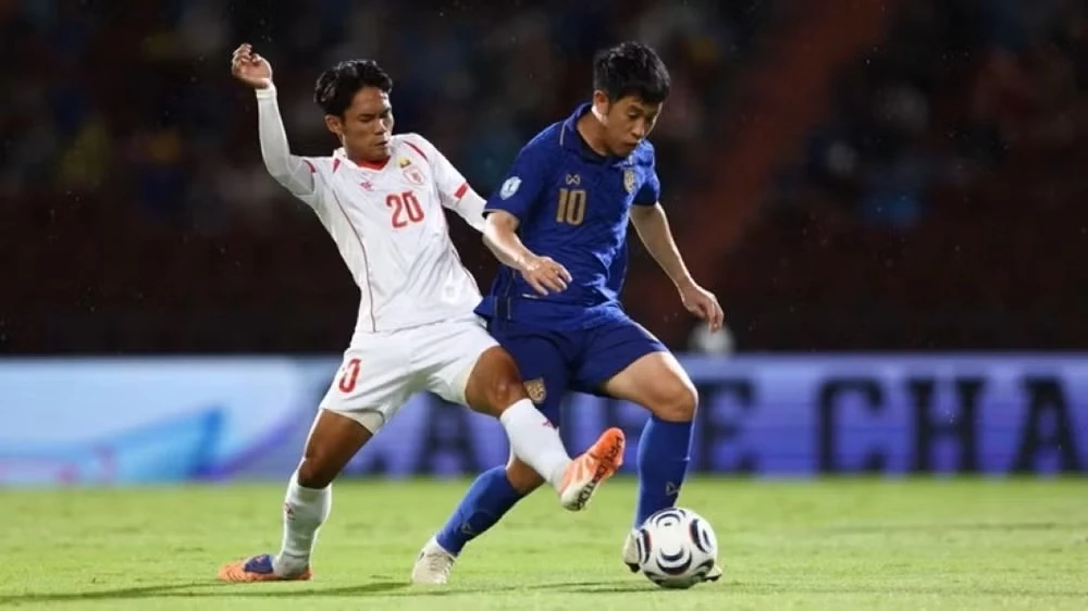 Thái Lan (áo xanh) vào bán kết với thành tích toàn thắng. (Nguồn: aseanutdfc)