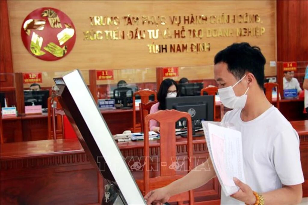 Cung cấp thủ tục hành chính trực tuyến. Ảnh minh họa: Văn Đạt/TTXVN