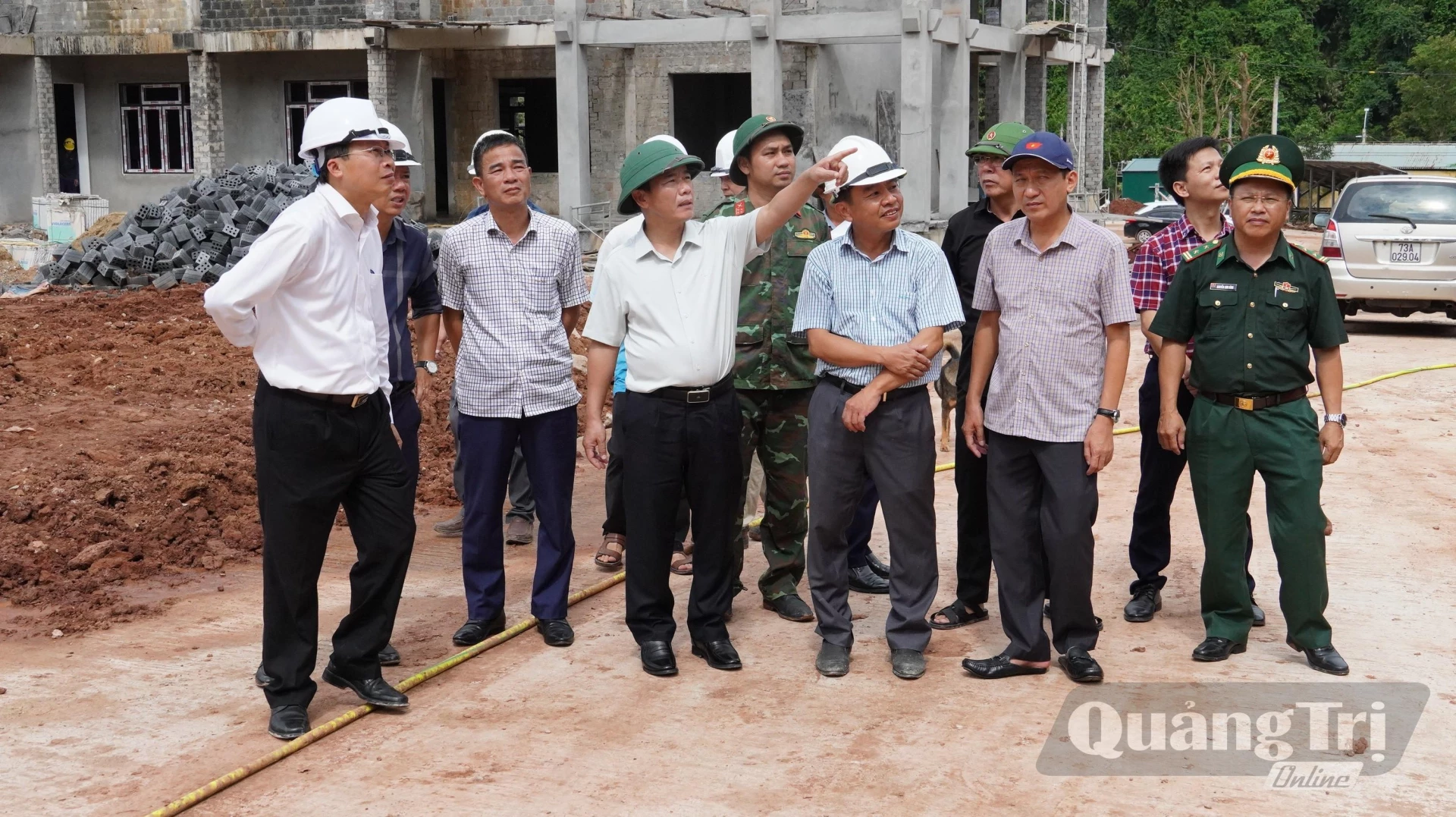 Đồng chí Nguyễn Văn Phương, Bí thư Tỉnh ủy ghi nhận, đánh giá cao nỗ lực của Ban QLDA, các nhà thầu, chính quyền địa phương và sự hỗ trợ tích cực của lực lượng vũ trang - Ảnh: Q.V