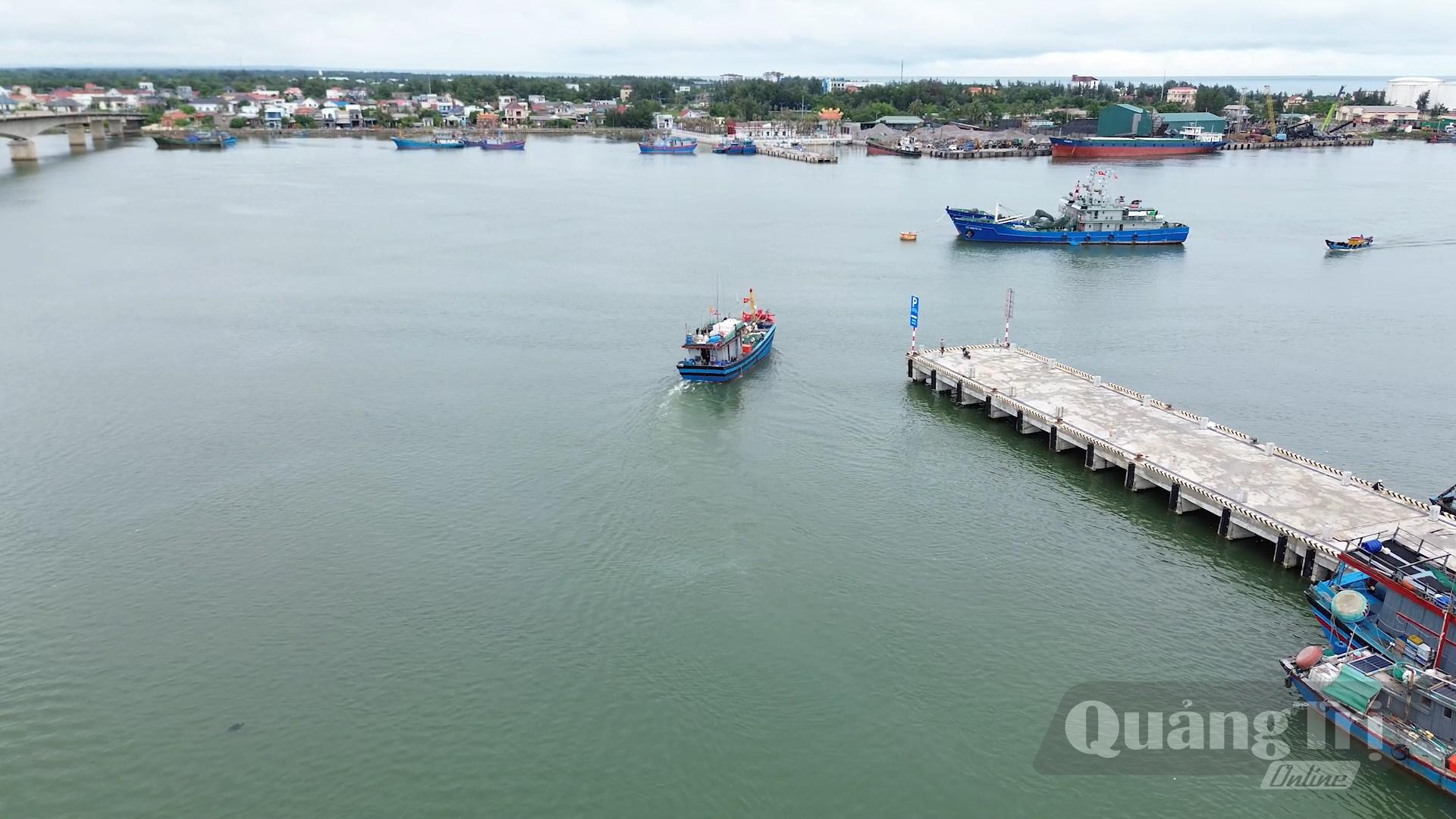 Công tác chống khai thác hải sản bất hợp pháp, không báo cáo và không theo quy định (IUU) được tỉnh chú trọng thực hiện - Ảnh: N.L.M