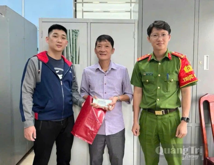 Nam thanh niên nhặt được 70 triệu đồng trả lại cho người đánh rơi