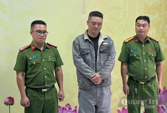 Bắt giữ đối tượng vận chuyển trái phép hàng chục tấn hàng hóa qua biên giới