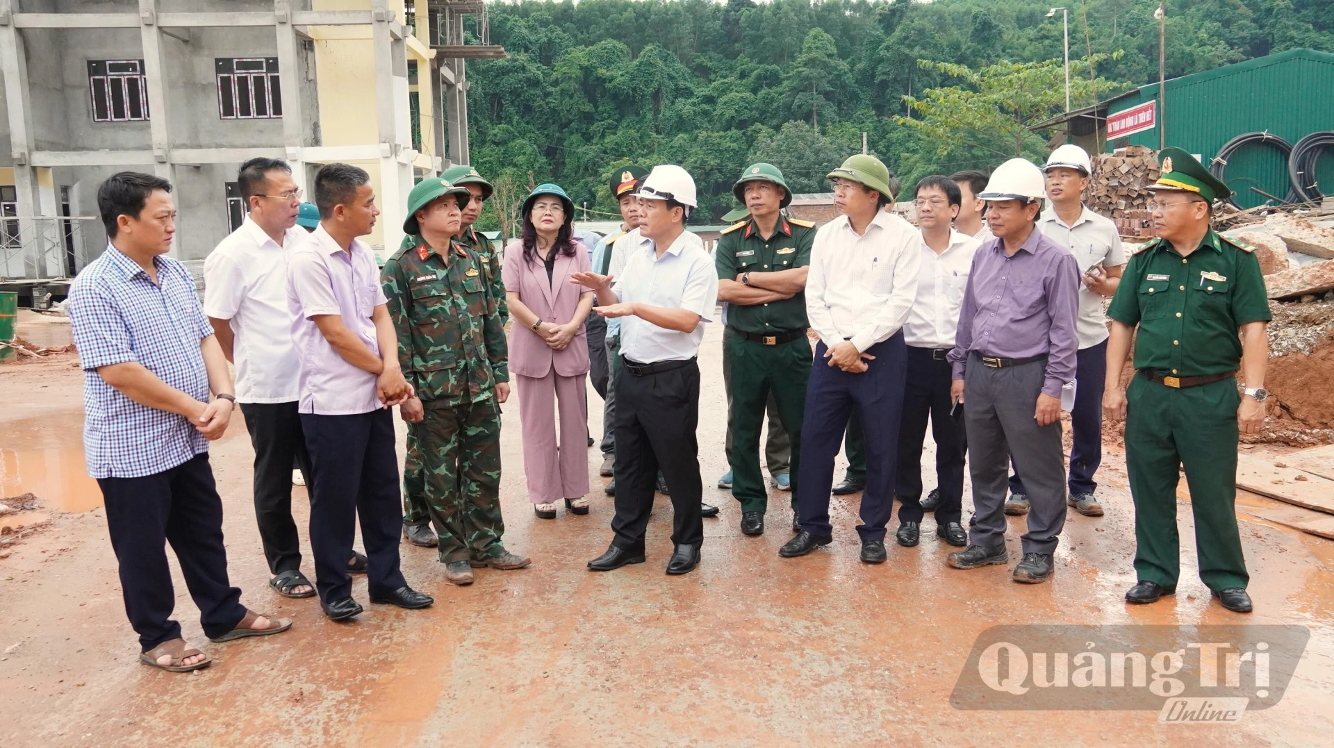 Đồng chí Nguyễn Văn Phương, Bí thư Tỉnh ủy lưu ý các đơn vị, nhà thầu cần bảo đảm an toàn, chất lượng trong quá trình thi công - Ảnh: Q.V