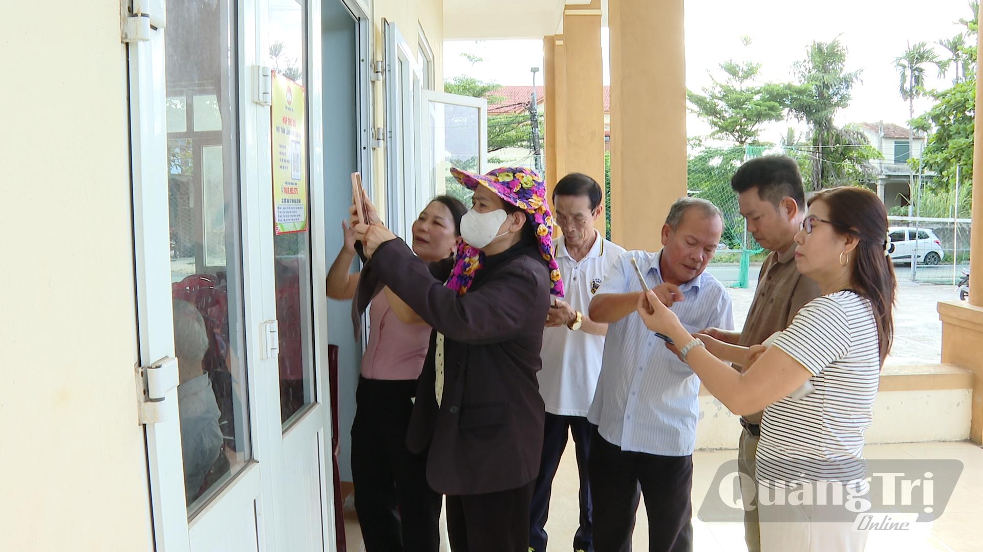 Từ mã QR, người dân có thể gửi phản ánh, kiến nghị đến Mặt trận Tổ quốc và chính quyền nhanh chóng, thuận tiện - Ảnh: K.H