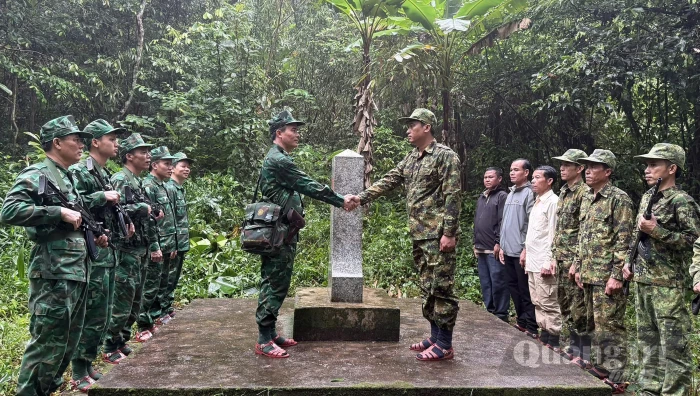 Tuần tra song phương trên biên giới Việt Nam-Lào