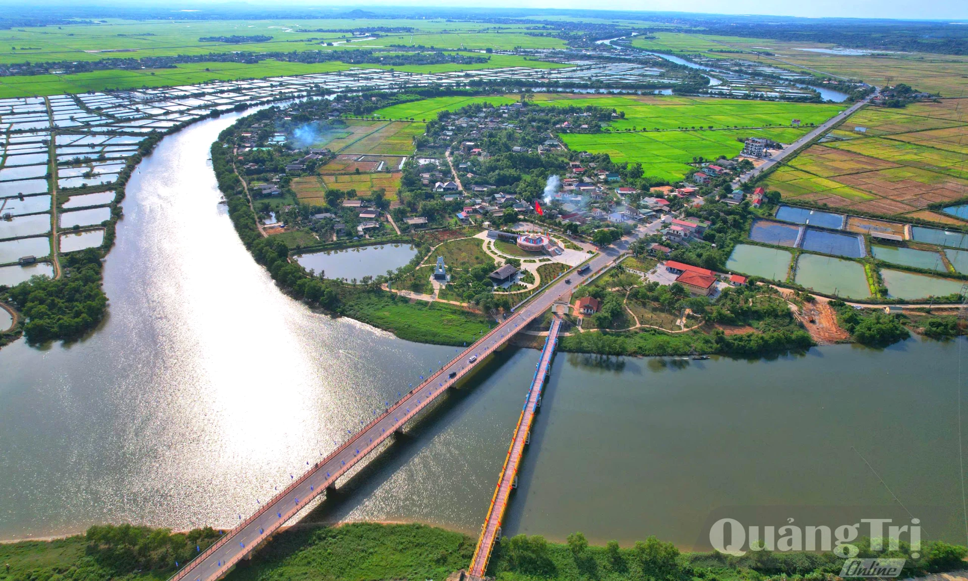 Giữ 'căn cước' trong dòng chảy hội nhập