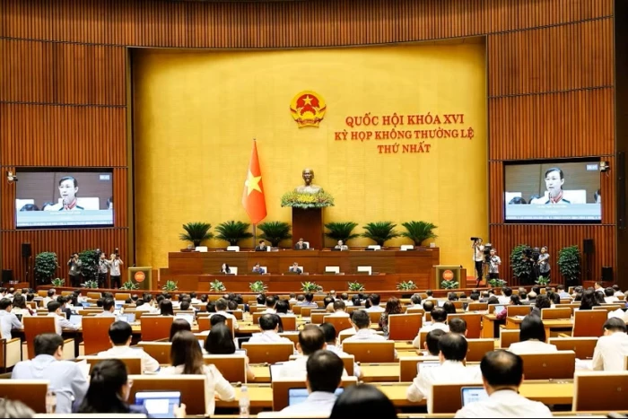 Quốc hội thảo luận hai dự án Luật về quân sự, quốc phòng và Luật Dầu khí