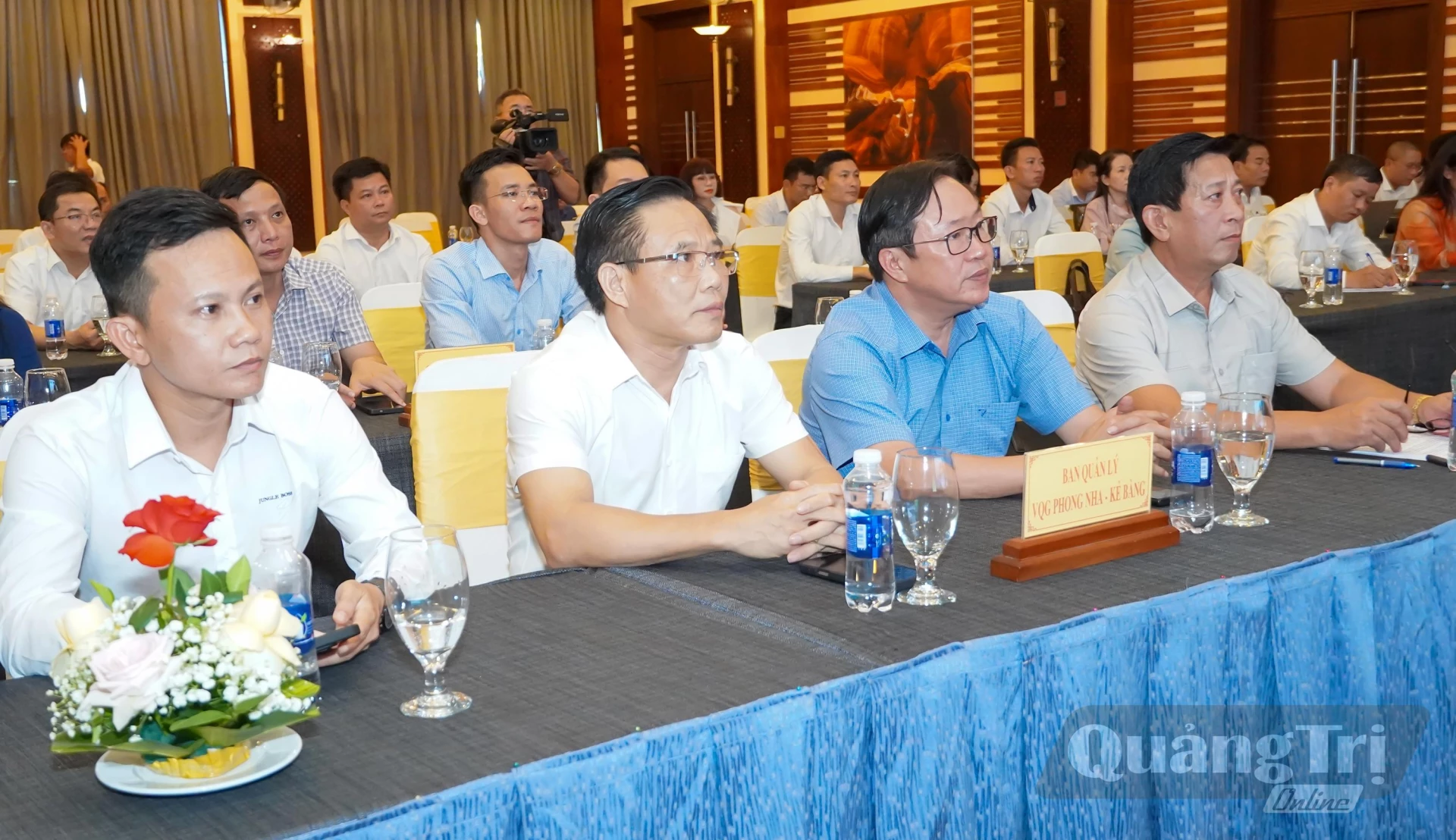Các đại biểu dự lễ công bố - Ảnh: N.H