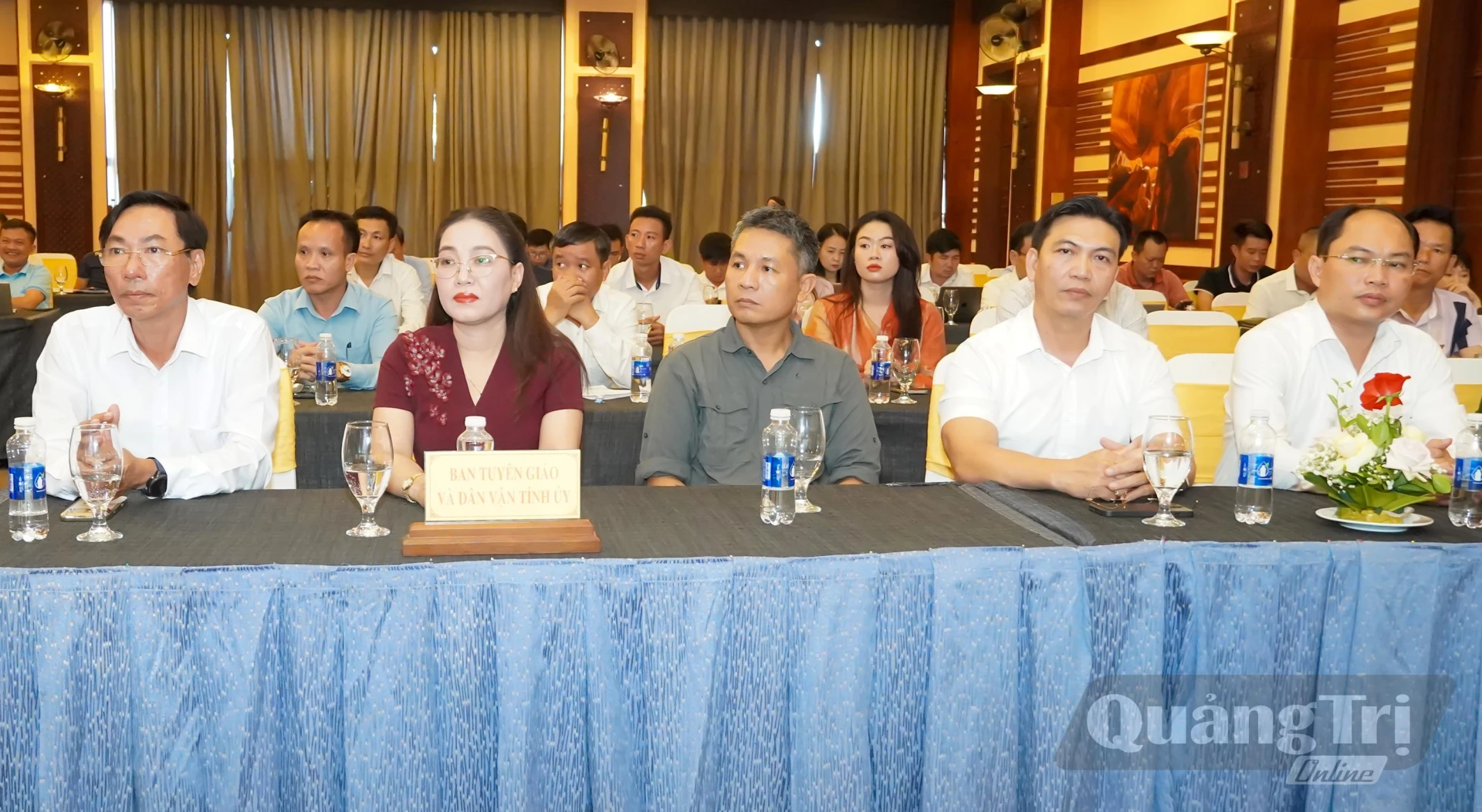 Các đại biểu dự lễ công bố - Ảnh: N.H