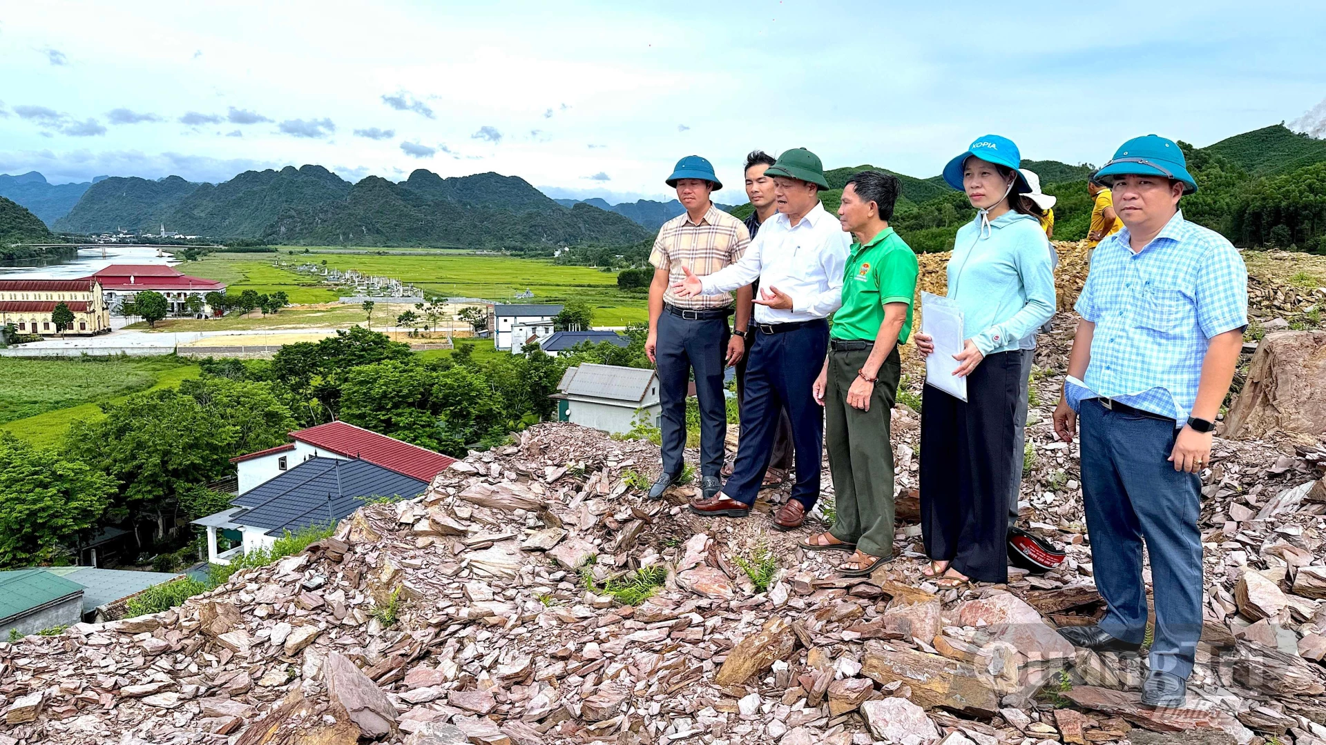Khu vực đồi Hạ Vàng, xã Phong Nha, được xác định có nguy cơ sạt lở, ảnh hưởng đến 205 người dân - Ảnh: Quang Ngọc.