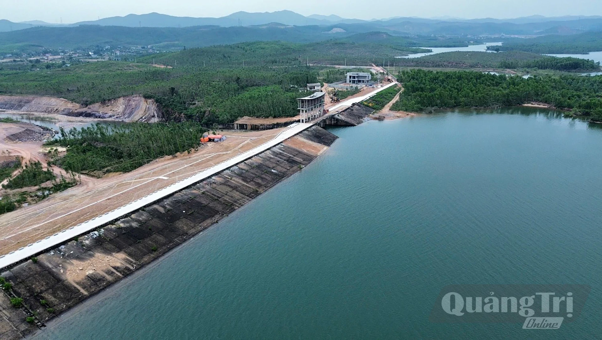 Công trình hồ Vực Tròn được đẩy nhanh tiến độ, đưa vào sử dụng trước mùa mưa bão - Ảnh: N.M