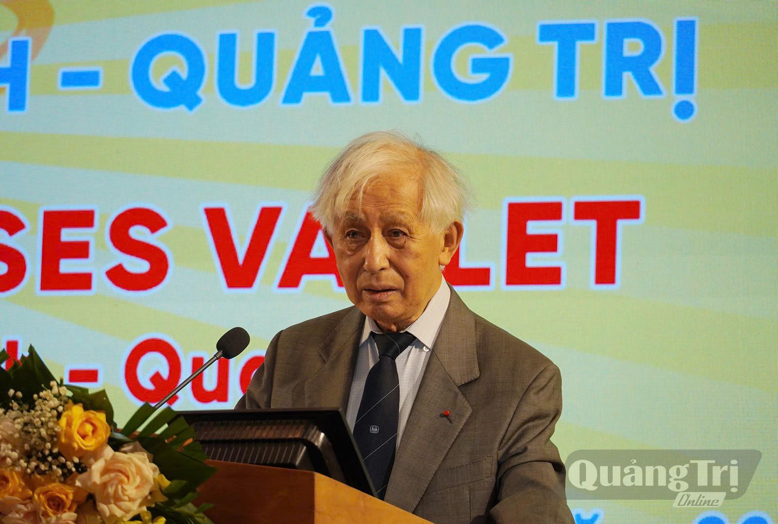 Giáo sư Trần Thanh Vân, Chủ tịch Hội Khoa học và Giáo dục Gặp gỡ Việt Nam phát biểu tại buổi lễ - Ảnh: T.L
