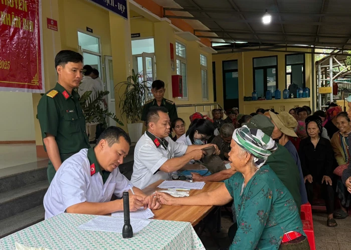 1.300 người dân miền núi Nam Quảng Trị được khám bệnh miễn phí