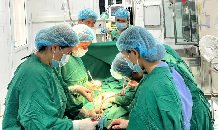 Cứu sống sản phụ bị vỡ thai ngoài tử cung