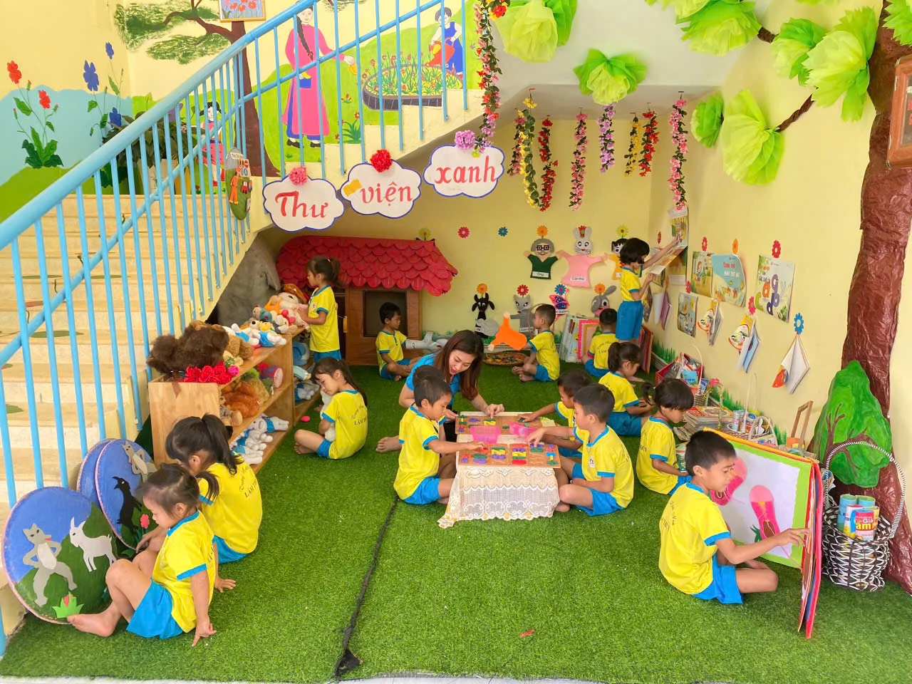 Một tiết học của các em học sinh trường mầm non lâm thủy (xã kim ngân) - ảnh: NH.V