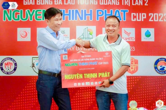 Người “tiếp lửa” bóng đá đồng hương Quảng Trị