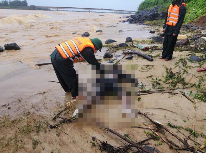 Phát hiện thi thể người đàn ông trôi dạt vào bờ biển Cửa Tùng