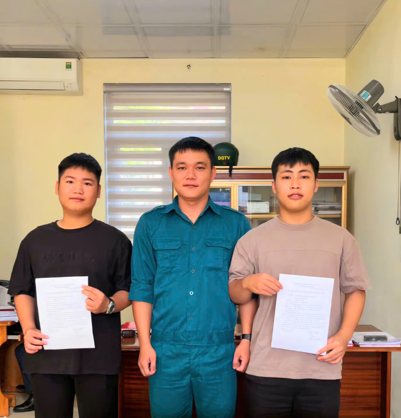 Nhiều thanh niên xã Lệ Thủy viết đơn  tình nguyện tham gia thực hiện nghĩa vụ Quân sự năm 2026 - Ảnh: N.H