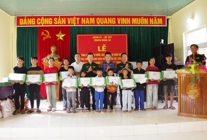 Chung sức cùng đồng bào nghèo