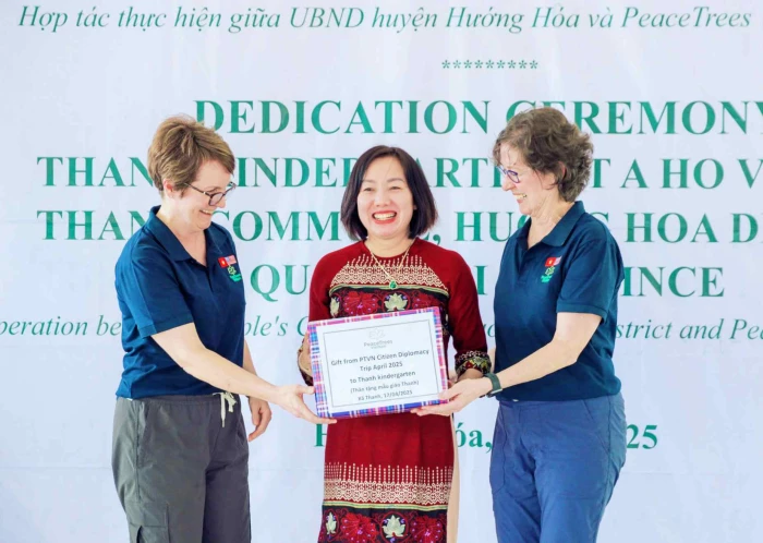 Xây trường từ những viên gạch hòa bình