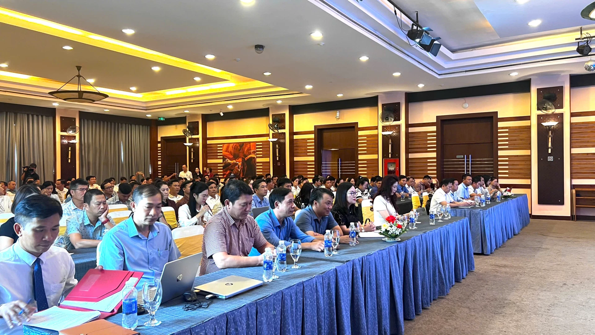 Đại biểu tham dự Hội nghị