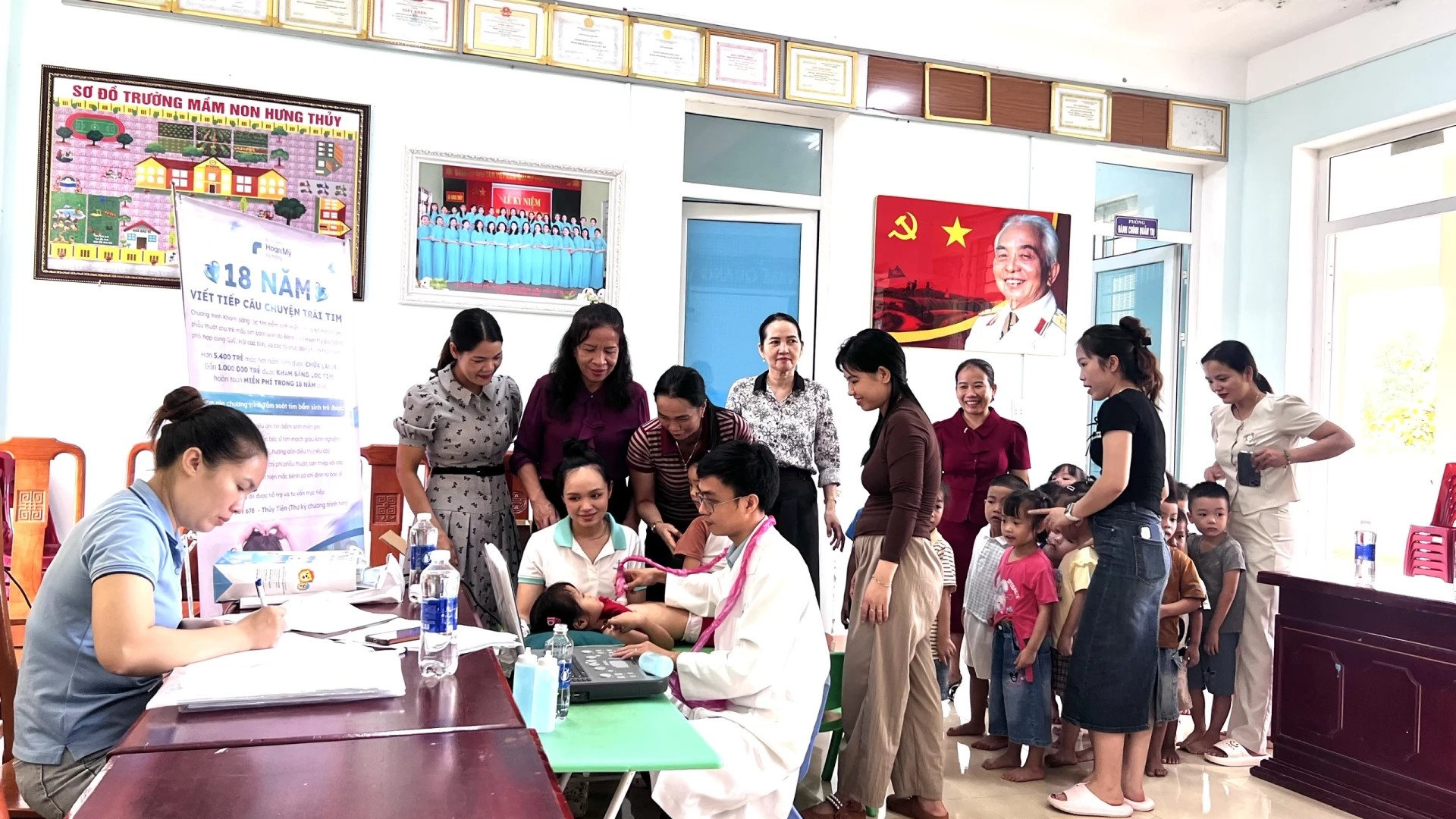 Điểm khám sàng lọc tại Trường Mầm non Hưng Thủy sáng 26/9
