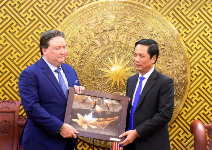 Phó Chủ tịch Thường trực UBND tỉnh Hoàng Nam tiếp xã giao đoàn Đại sứ Hoa Kỳ tại Việt Nam