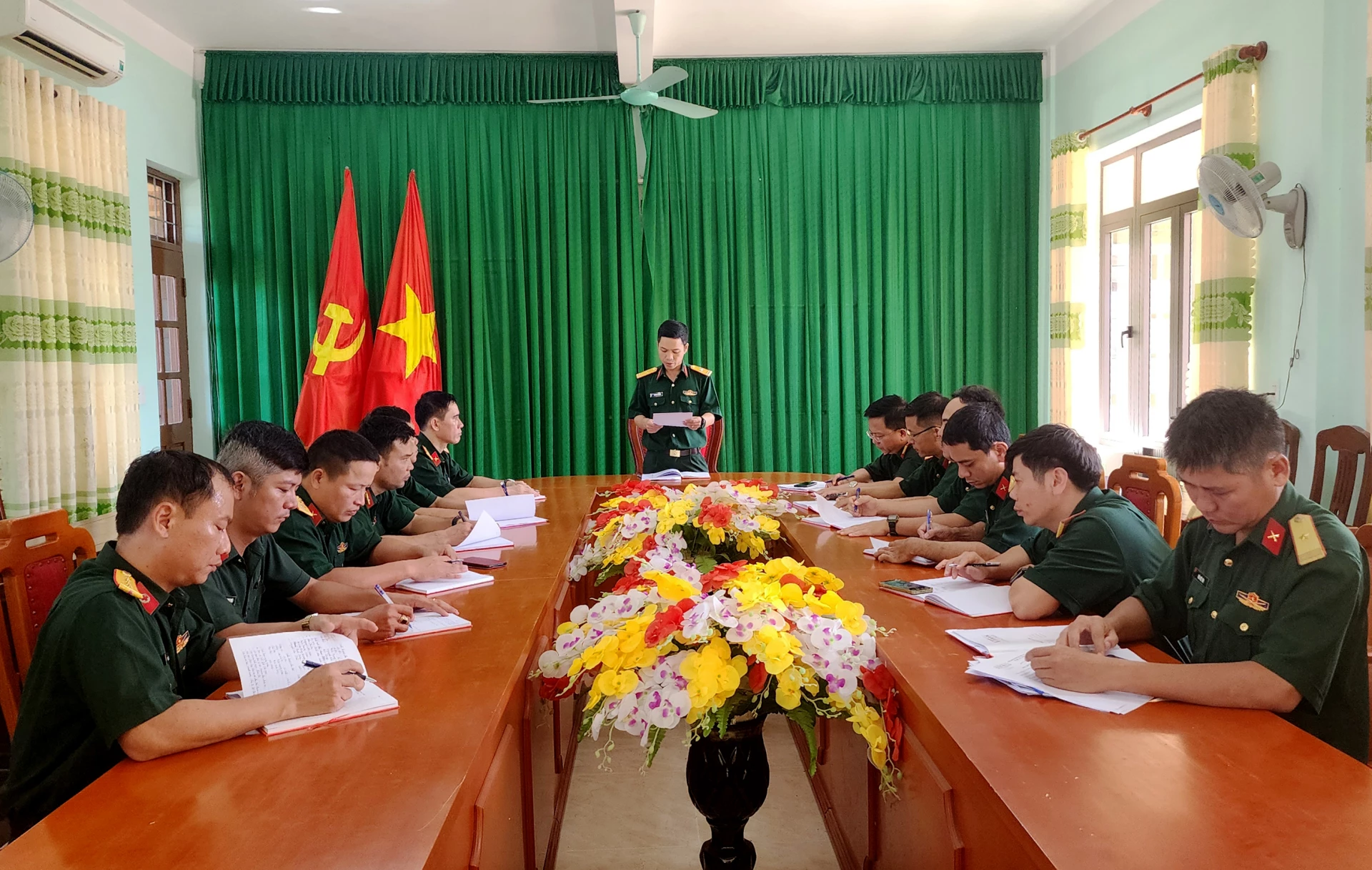 Ban Chỉ huy Phòng thủ khu vực 2-Quảng Ninh tổ chức các buổi sinh hoạt chính trị gắn với học tập và làm theo Bác -Ảnh: T.Long