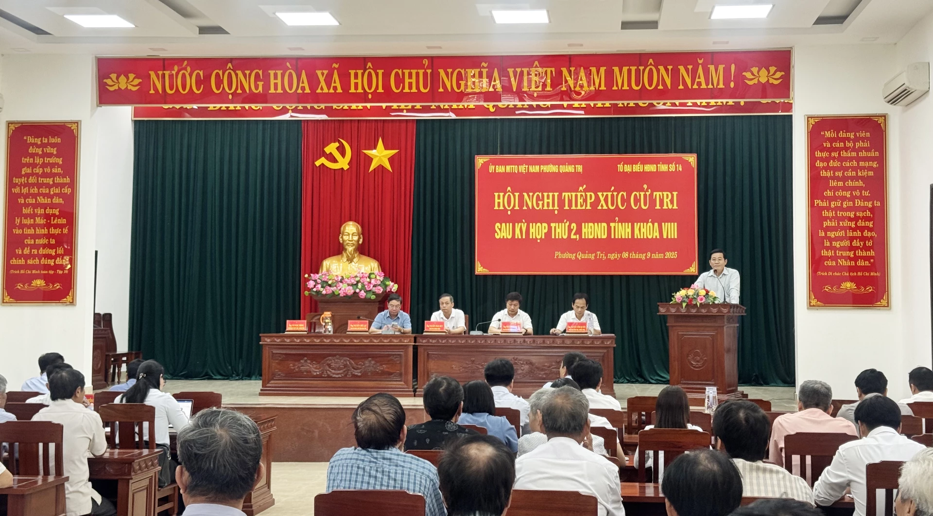 Quang cảnh buổi tiếp xúc cử tri - Ảnh: Mai Linh