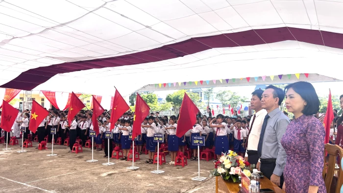 Phó Chủ tịch UBND tỉnh Hoàng Xuân Tân dự khai giảng năm học mới tại Trường TH&THCS Long Đại