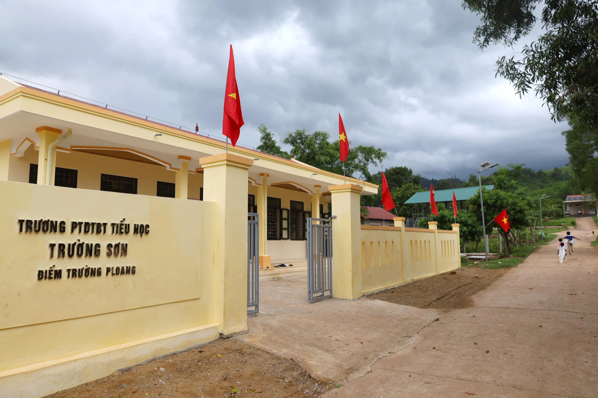 Hệ thống điểm trường ở bản Ploang vừa mới được khánh thành, đưa vào sử dụng trong năm học 2025-2026 - Ảnh: V.M