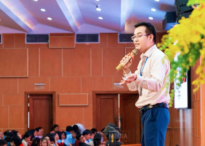 Từ tuổi thơ "khát" công nghệ đến tiến sĩ Khoa học máy tính và thông tin