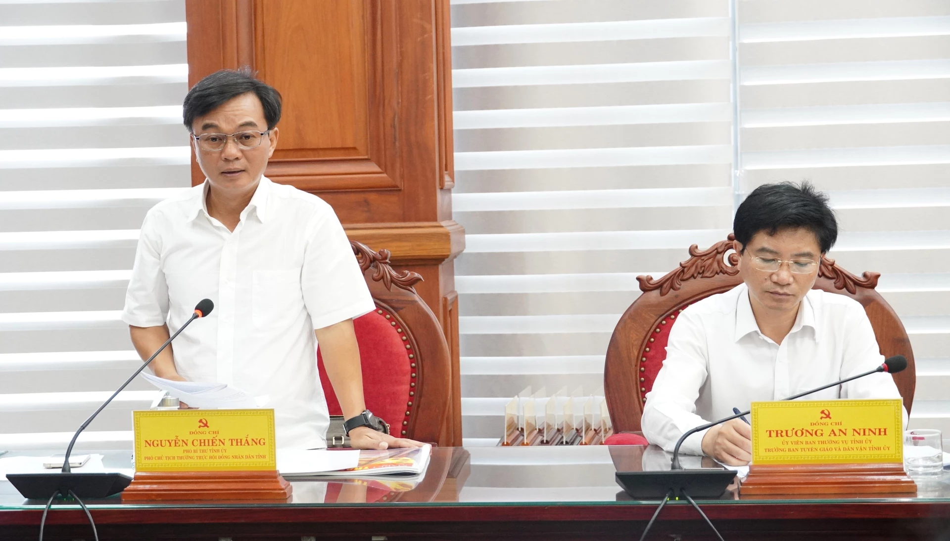Phó Bí thư Tỉnh ủy, Phó Chủ tịch Thường trực HĐND tỉnh Nguyễn Chiến Thắng phát biểu tại buổi làm việc - Ảnh: QV