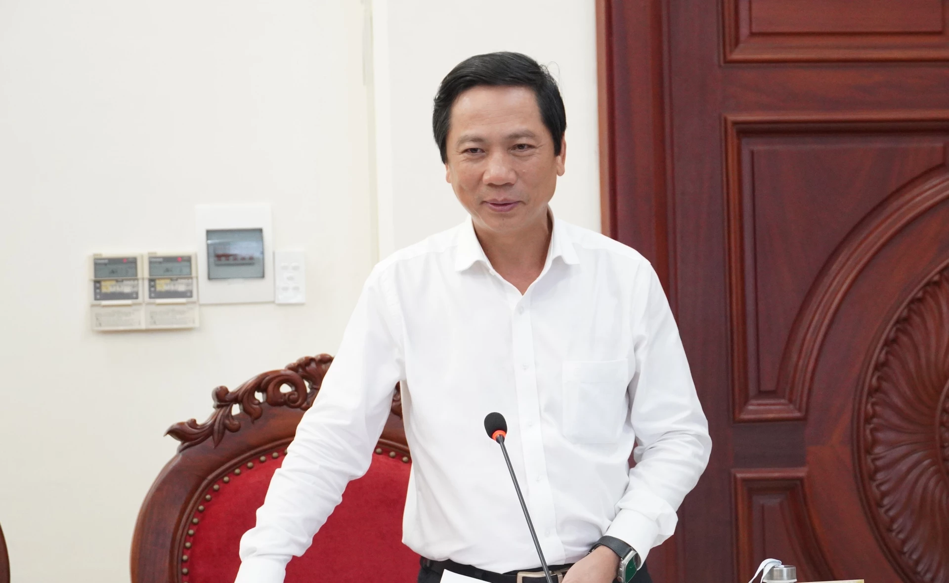Phó Chủ tịch Thường trực UBND tỉnh Hoàng Nam phát biểu tại buổi làm việc - Ảnh: QV